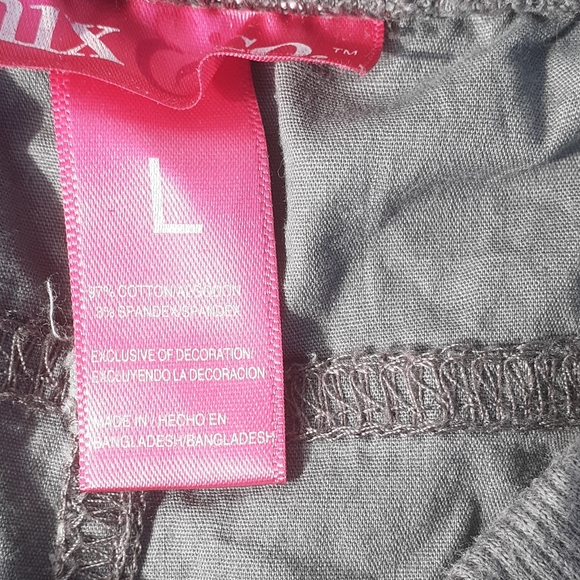 Drawstring shorts - Picture 9 of 10